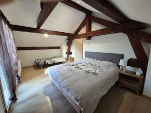 Maison mitoyenne entre lac et montagnes - Pension équestre possible