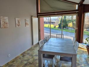 Maison mitoyenne entre lac et montagnes - Pension équestre possible