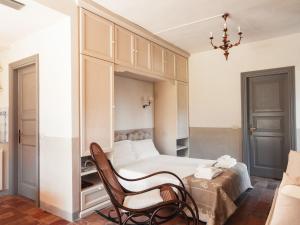 Apartment In einem Bauernhaus in den Hügeln- mit Garten und Pool by Interhome