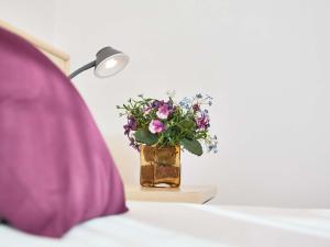 Apartment Schönes Dachgeschosszimmer mit großem Balkon BV5 by Interhome