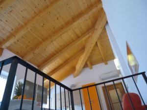 Apartment Schönes Dachgeschosszimmer mit großem Balkon BV5 by Interhome