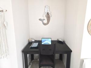 Sunny 2BR Condo with Pool Steps to Town & Beach