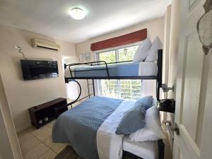 Sunny 2BR Condo with Pool Steps to Town & Beach