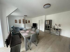 Ferien- Monteurwohnung Ilbenstadt, 3 Zimmer, 88 qm, Betten trennbar, 1 Stock