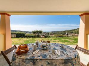 Apartment Haus mit Panoramablick in Chia in natürlicher Umgebung by Interhome