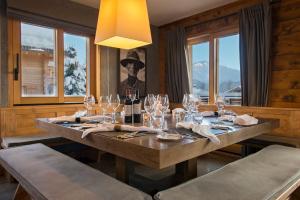 Chalet with Hot Tub and Stunning Views