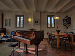 Holiday Home Haus der Musik 270m Veranda- Garten und Pool by Interhome