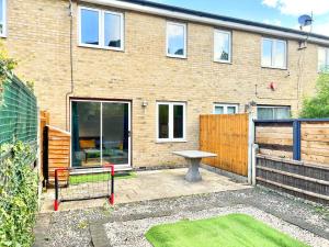 Duplex 2-Bed House with free Parking Near Greenwich O2 and city centre