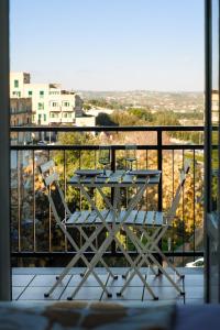 Casa SEBA, Modern Retro Escape, 2 Bedrooms,Elevator, Crib