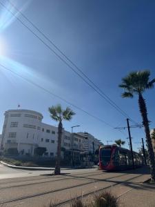 Face à la Gare et au Tramway Moderne, Calme avec Resto sur place possible
