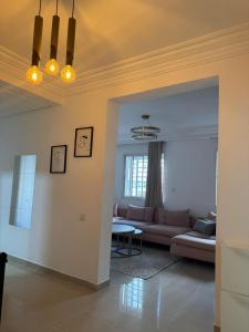 Face à la Gare et au Tramway Moderne, Calme avec Resto sur place possible