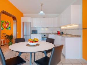 Apartment Großes Appartement mit Meerblick auf Lanzarote by Interhome