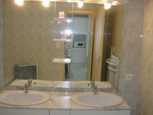 Holiday Home Steinhaus in ländlicher Umgebung mit Pool by Interhome