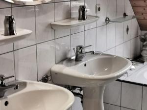 Apartment Wohnung in Wilhelmsfehn mit Großem Balkon by Interhome