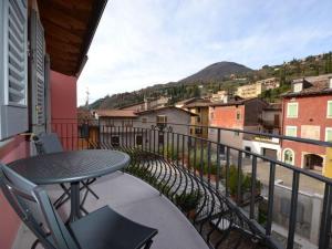 Apartment Stilvolle Wohnung in Toscolano Maderno by Interhome