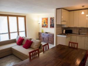 Apartment Wohnung Alborense by Interhome