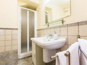 Apartment Wohnung Alborense by Interhome