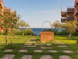 Apartment Wohnung Blue Wood in Strandnähe by Interhome