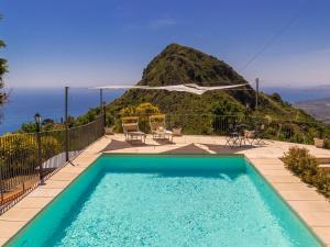 Holiday Home in Castelmola mit Privatem Pool by Interhome