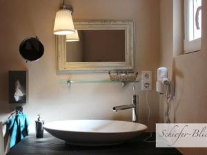 Apartment Schiefer Blick- Wohnung mit Terrasse und Balkon by Interhome