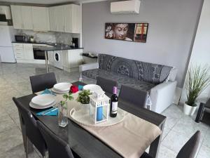 Apartment Wohnung mit beheiztem gemeinsamem Pool by Interhome