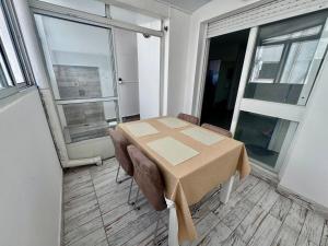 Confortable Depto 2 ambientes sobre Avenida Colón