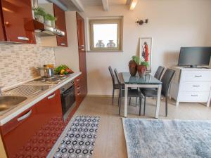 Apartment Wohnung mit Panaoramaterrasse und Pool by Interhome