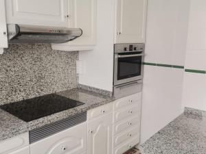 Apartment Penthouse mit drei Schlafzimmern in der Nähe von natürlichen Schwimmbädern by Interhome