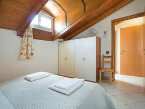 Apartment Lakeside Attic Apartment by Interhome