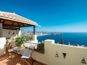 Holiday Home in Almuñécar mit Terrasse und Meerblick by Interhome