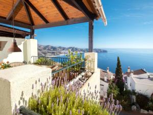 Holiday Home in Almuñécar mit Terrasse und Meerblick by Interhome