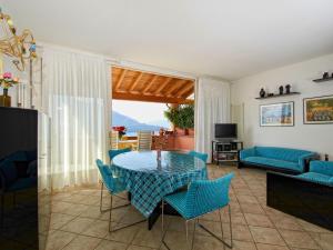 Apartment Türkisfarbenes Haus mit fantastischer Aussicht by Interhome