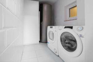 House with HotTub by Douro River & Iconic Bridge