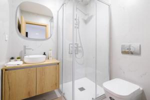 House with HotTub by Douro River & Iconic Bridge