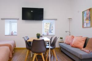 House with HotTub by Douro River & Iconic Bridge