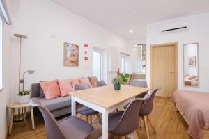 House with HotTub by Douro River & Iconic Bridge