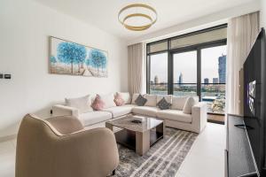 New! Stunning 2BR wBalcony and Pool Marina Vista
