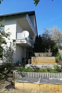 Apartment Große Ferienwohnung in Sinbronn mit Garten by Interhome