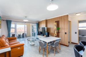 Villa Italia 836 by CTHA