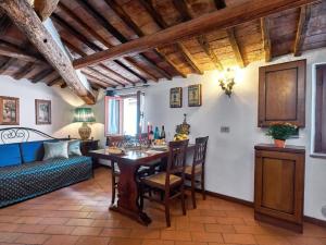 Apartment City center flat by Interhome