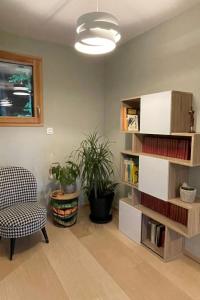 Apartment Das ruhige Les Grangettes mit Seeblick by Interhome