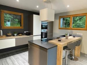 Apartment Das ruhige Les Grangettes mit Seeblick by Interhome