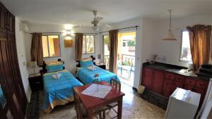 Comfortable twin room 300m at beach WiFi parking