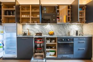 Prime Location, Bright & Cozy Apartment