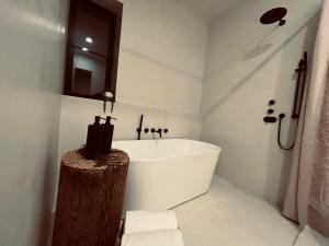 2BR, Private Hot Tub, Views, Luxury, New Home