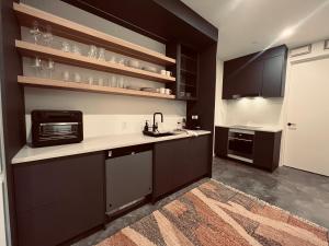 2BR, Private Hot Tub, Views, Luxury, New Home