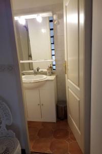 Holiday Home Charmante normannische Ferienwohnung Les chataigniers 2 Zimmer by Interhome