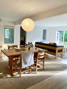 Lyst Sommerhus På Naturgrund Nær Gudmindrup Strand