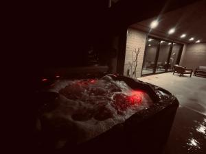 2BR, Private Hot Tub, Views, Luxury, New Home