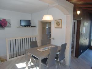 Holiday Home Freistehendes Haus mit Veranda mit Seeblick by Interhome